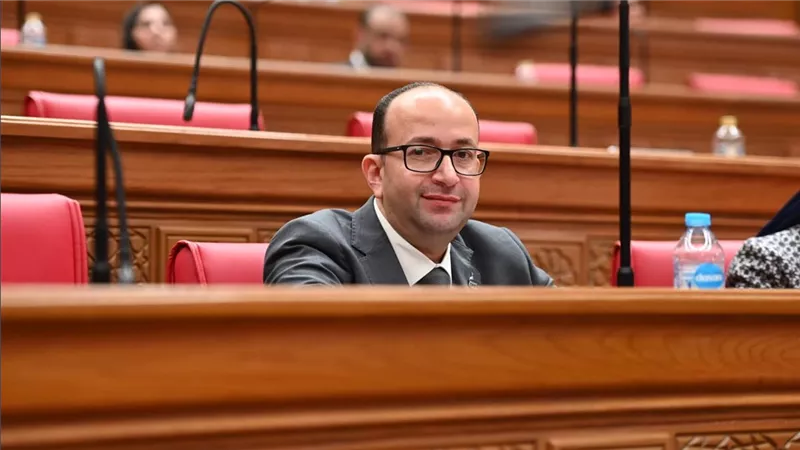 بعد مصرع عروسين وشقيقتها بطهطا.. تحرك برلماني لتركيب حواجز بطريق بنجا 