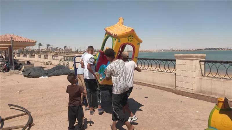 استمرار حملات رفع الإشغالات والتعديات بمنطقة السي فيو والكورنيش الجديد بالسويس