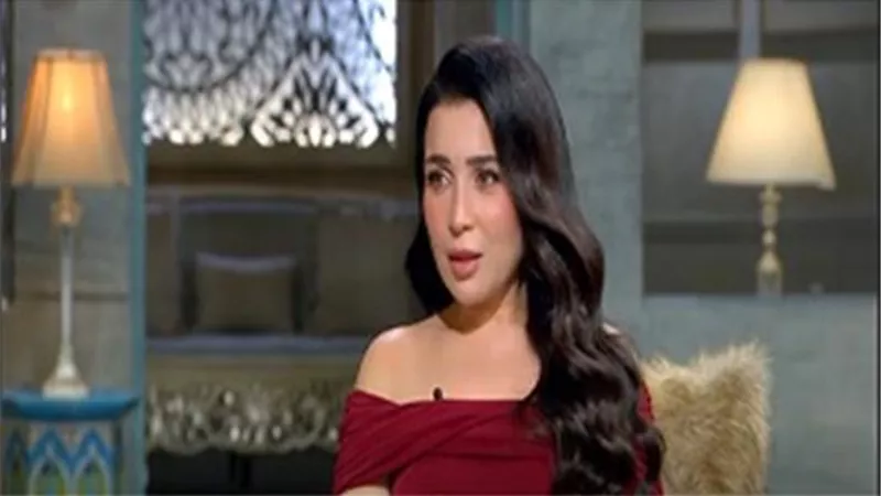 مي عز الدين عن «فيفي عبده»: ست جدعة جدا وصاحبة قلب طيب