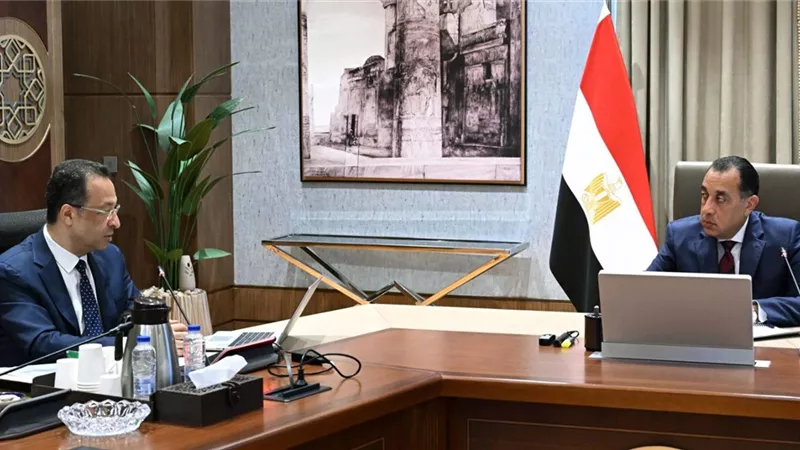 رئيس الوزراء يستعرض مع وزير الاتصالات البنية التحتية الرقمية 