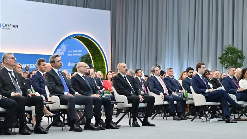  وزير البترول والثروة المعدنية يشارك في افتتاح أسبوع باكو للطاقة بأذربيجان 