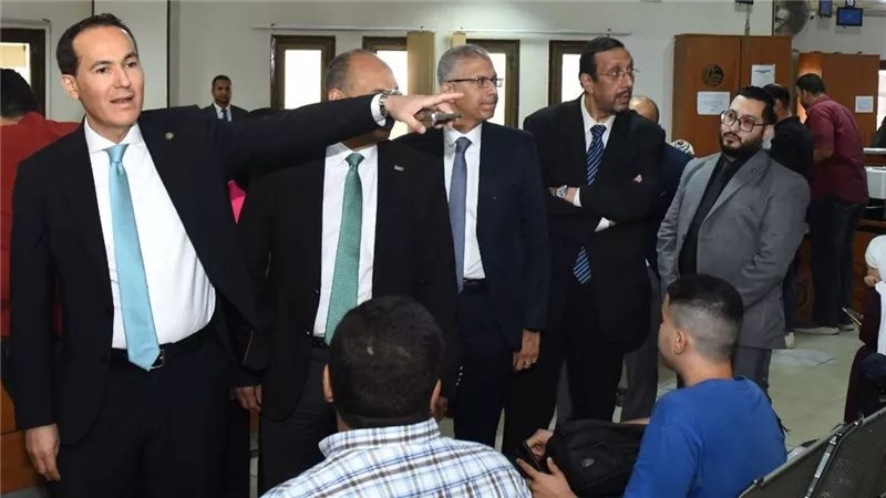 رئيس هيئة الاستثمار يتفقد مركز خدمات المستثمرين بالعاشر من رمضان 