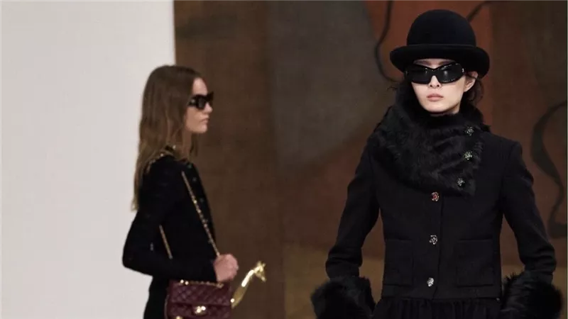 من نيويورك إلى سيول.. شانيل تعيد تقديم مجموعة Métiers d'Art 2026 