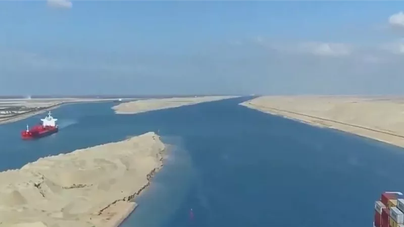 خبير: المركز اللوجستي العالمي بقناة السويس ينقل مصر من اقتصاد العبور للخدمات 