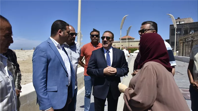 محافظ بورسعيد يتفقد موقع حريق كافتيريا بالشاطئ ويوجه بتشكيل لجنة لفحصها
