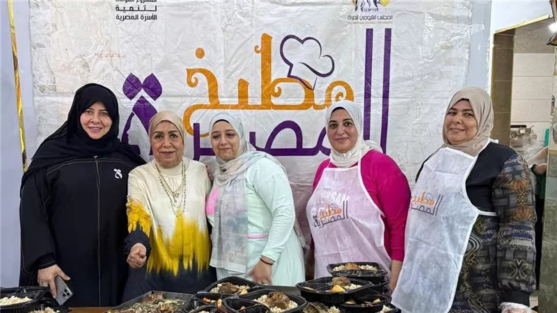 القومي المرأة يوزع 350 وجبة من 