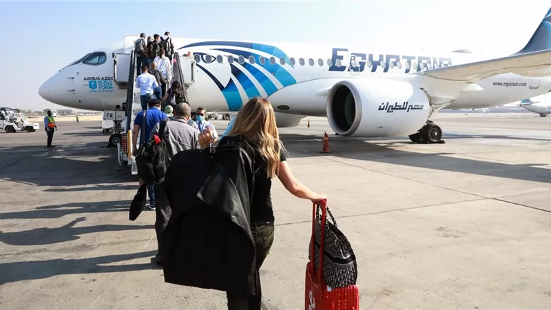 تخفيض رسم مغادرة الجمهورية إلى 100 جنيه و35 جنيه لكل طن أسمنت