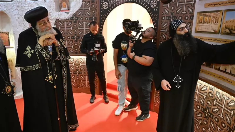 البابا تواضروس يتفقد بانوراما تاريخ دير المحرق خلال عرض فيلم «القدس الثانية»