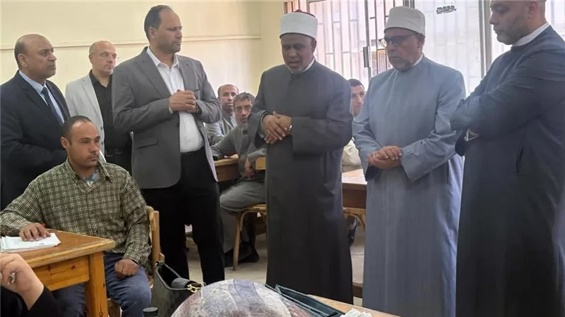 رئيس قطاع المعاهد يتابع أعمال مركز تصحيح القراءات بمجمع مدينة نصر