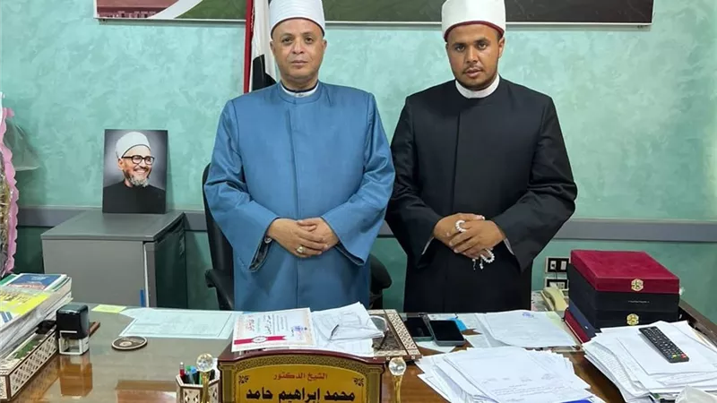 مدير أوقاف الشرقية يكرم إماما متميزا تقديرا لجهوده في الدعوة الإلكترونية