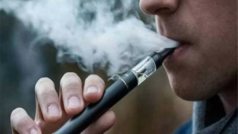دراسة حديثة تفجّر الجدل.. هل السجائر الإلكترونية مسرطنة؟