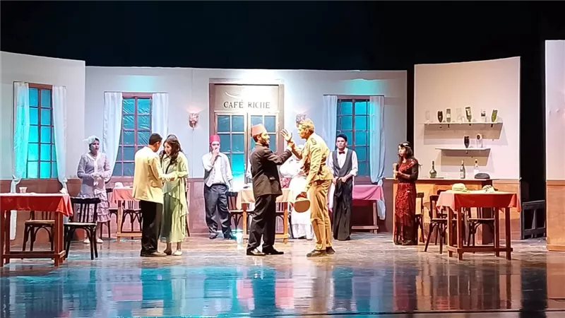 «كافيه ريش».. عرض مسرحي ينبض بالفن والإبداع خلال مهرجان التمثيل بجامعة العاصمة