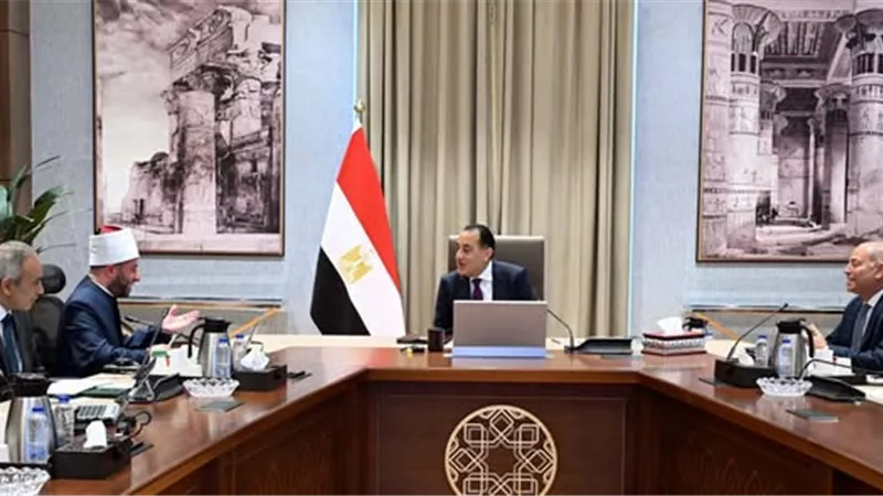 مدبولي يتابع تطوير القاهرة التاريخية..مسارات سياحية متكاملة ومناطق خضراء جديدة