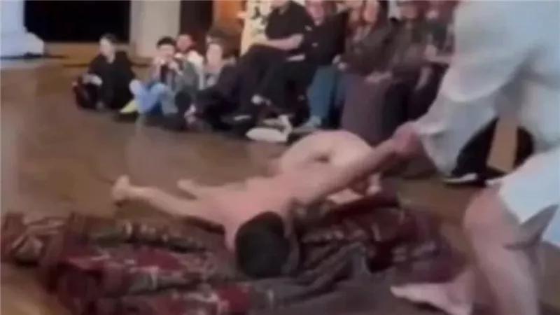أولاد عراة.. عرض فني داخل كنيسة في لاتفيا يثير موجة انتقادات