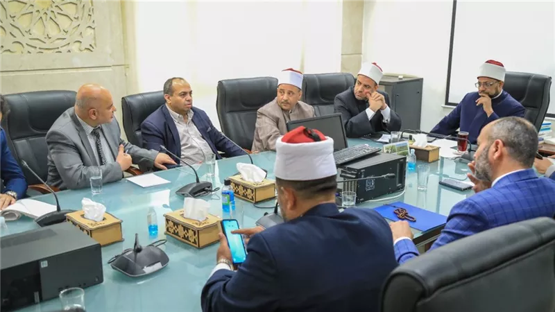أمين البحوث الإسلامية يجتمع برؤساء الإدارات المركزية ومديري العموم