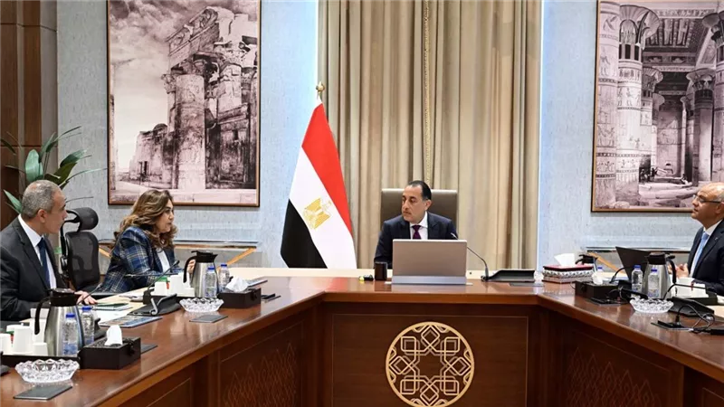 رئيس الوزراء يتابع موقف تنفيذ المشروعات التنموية والخدمية بمحافظة الإسكندرية
