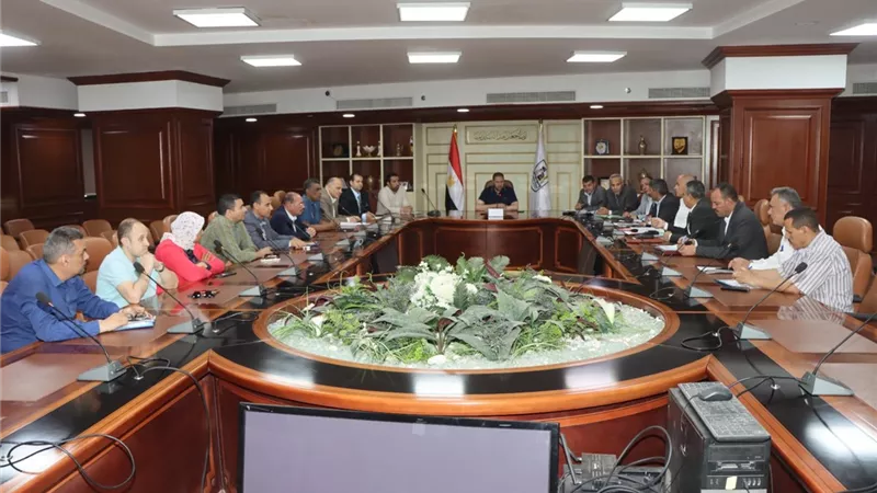 السكرتير العام لبني سويف يتابع جهود لجنة حصر المنشآت والكيانات غير المرخصة