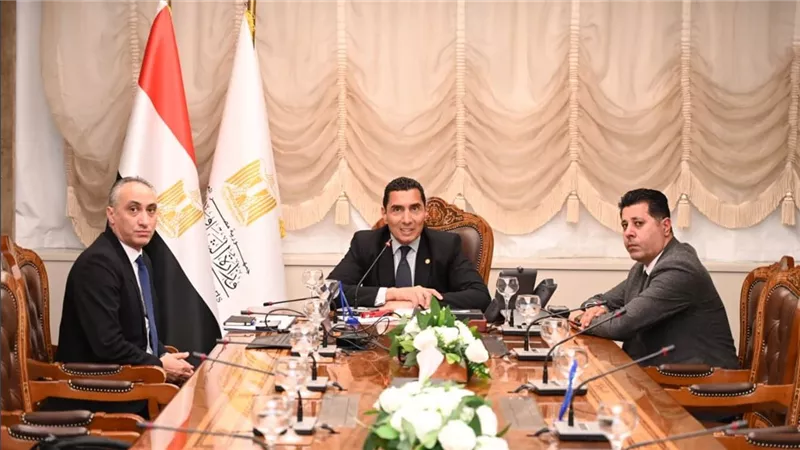  وزير الشباب والرياضة يلتقي بالفارس الدولي سامح الدهان 