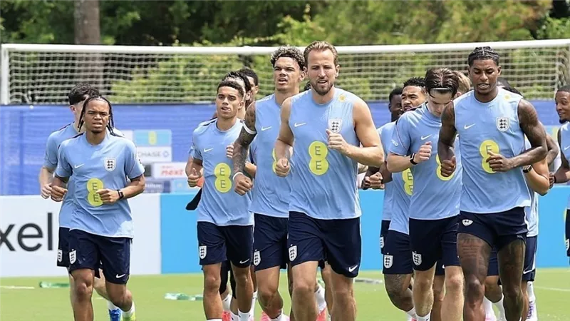إنجلترا تفقد نجم الفريق قبل كأس العالم وتستدعي تشالوباه بديلًا له