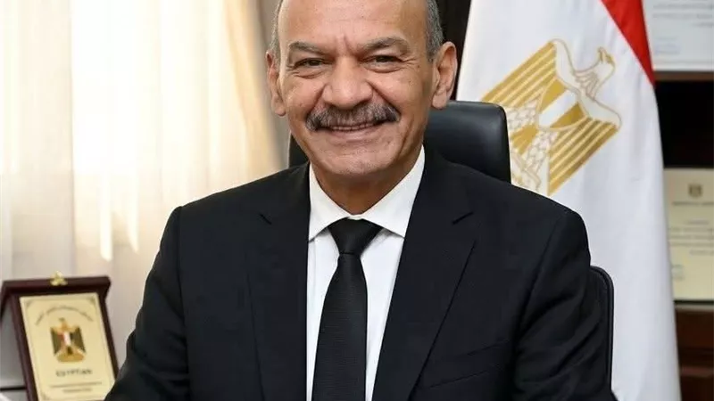 محافظ السويس يطلق قافلة بيطرية مجانية بعيون موسى لدعم مربي الثروة الحيوانية 