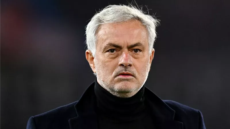 بسبب عقوبات فنربخشة.. مورينيو يشكو الاتحاد التركي للمحكمة الأوروبية