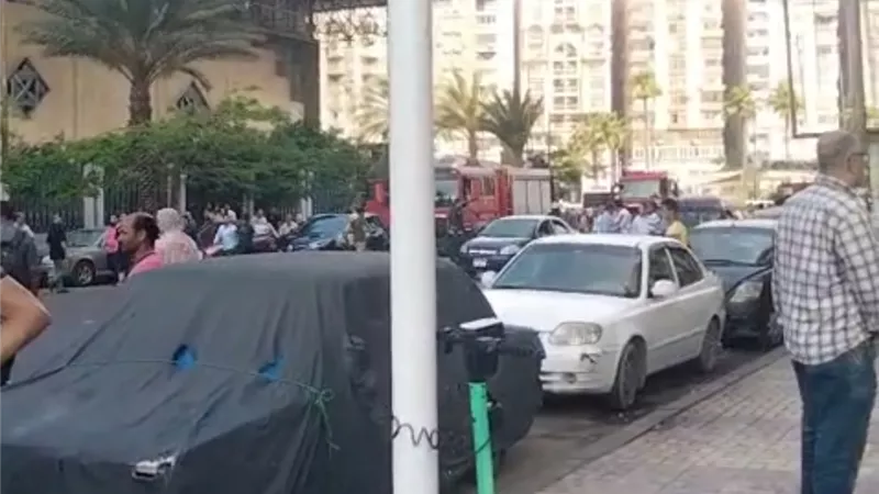 إنقاذ شخص من محاولة إنهاء حياته أعلى عقار بسموحة.. والحماية المدنية تتدخل 