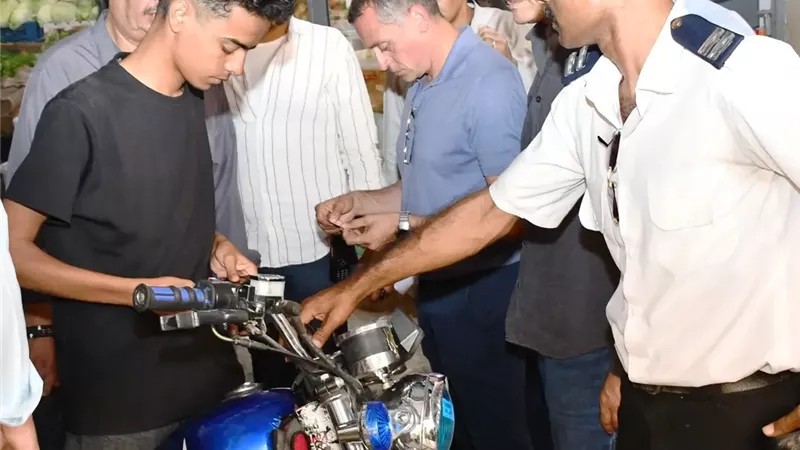 محافظ أسوان يوجه بغلق وتشميع المحلات المخالفة بالسوق السياحى