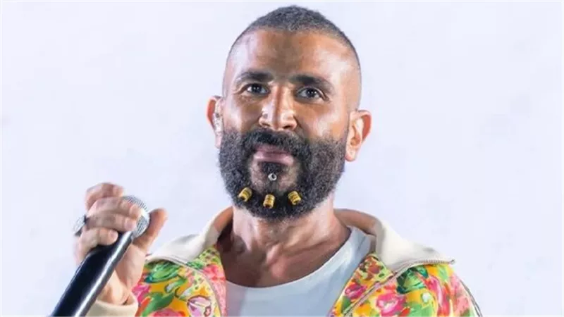 أحمد سعد يهاجم شخص انتقد إطلالته الأخيرة: مش هتفهم في شغلي يا جاهل