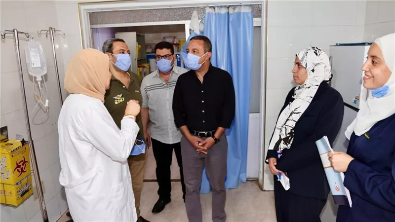 محافظ المنوفية يفاجئ مستشفى السادات ويحيل المدير الإداري للتحقيق
