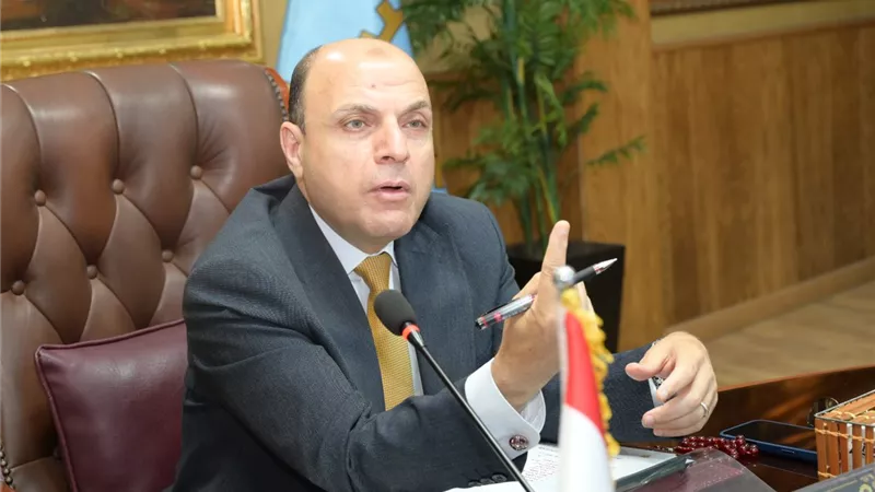 محافظ الغربية يعقد اجتماعًا موسعًا لتسريع تسليم مشروعات الأسواق والمواقف 