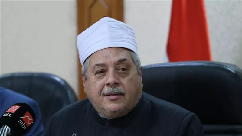 أيمن عبد الغني يهنئ أوائل الثانوية الأزهرية ويدعوهم إلى مواصلة طريق العلم