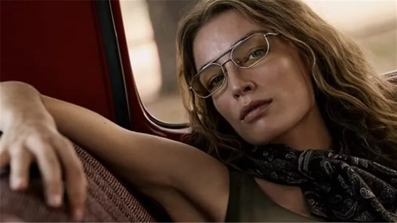 أناقة فاخرة.. شاهد مجموعة نظارات Brunello Cucinelli لصيف 2026