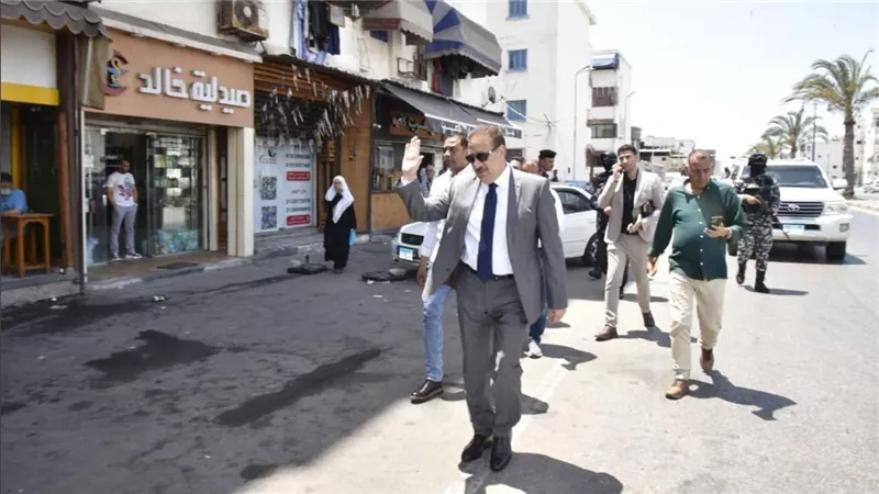 محافظ بورسعيد يوقع غرامة 900 ألف جنيه على شركة النظافة لقصور أعمال الكنس