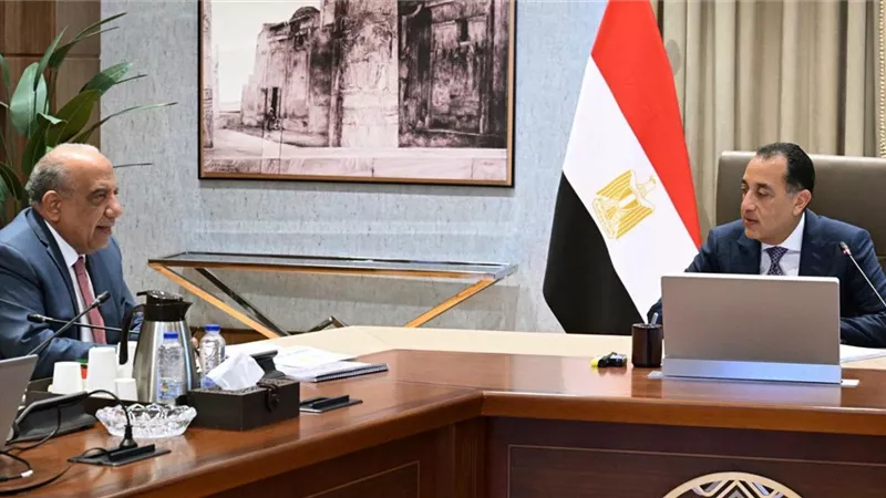 رئيس الوزراء يستعرض الموقف التنفيذي لمشروعات تدعيم الشبكة القومية للكهرباء