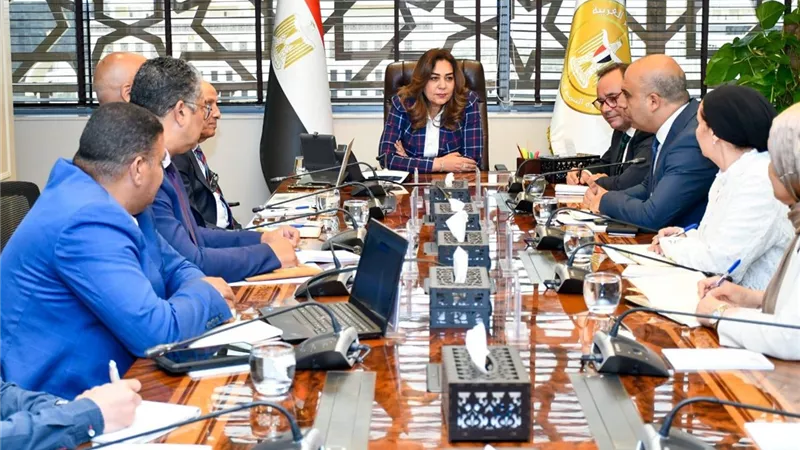 منال عوض تتابع جهود حماية البيئة البحرية وتوجه بتطوير منظومة المخلفات بالغردقة