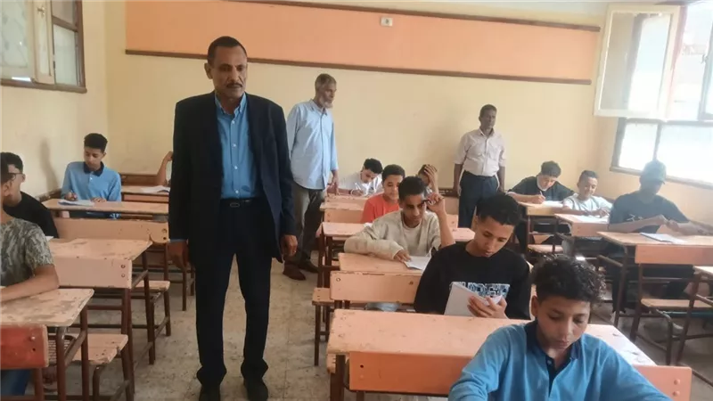 لا غش ولا شكاوى.. وكيل تعليم الأقصر يتابع 115 لجنة امتحانية تضم أكثر من 18 ألف