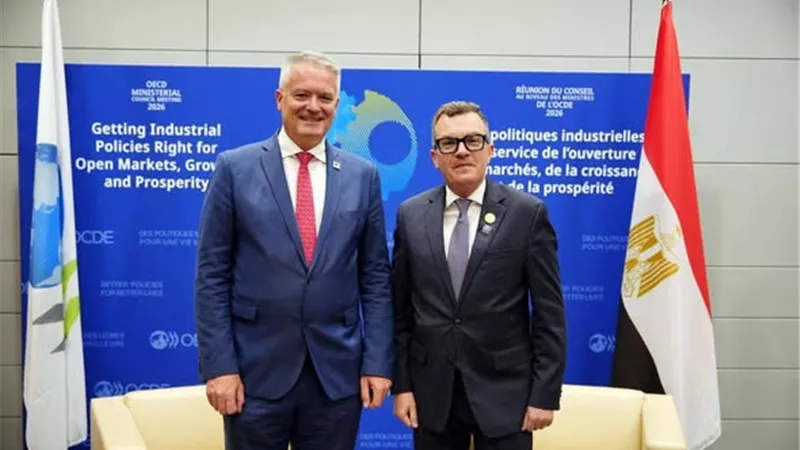 وزير التخطيط يبحث بباريس ترتيبات المرحلة الثانية للبرنامج القُطري مع OECD