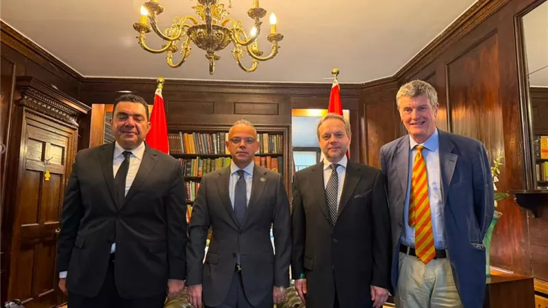 وزير الاستثمار يبحث بلندن ترتيبات زيارة رئيس وزراء بريطانيا لمصر