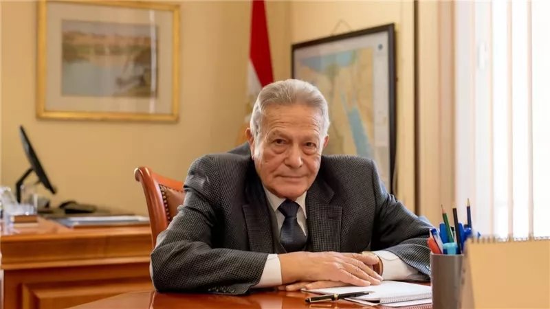 السفير عبد الرؤوف الريدي يقود مكتبة مصر العامة نحو التحول الأخضر