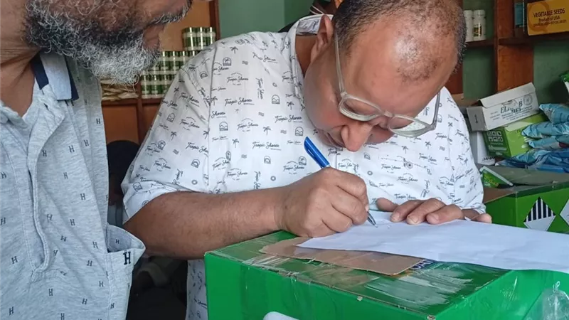 محافظ الغربية يقود حملات رقابية مكثفة تسفر عن ضبط 782 علبة سجائر مهربة