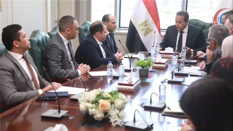 لدعم التحول الرقمي.. وزير الصحة يستعرض المشروعات الإنشائية مع شركتي STM وRVG