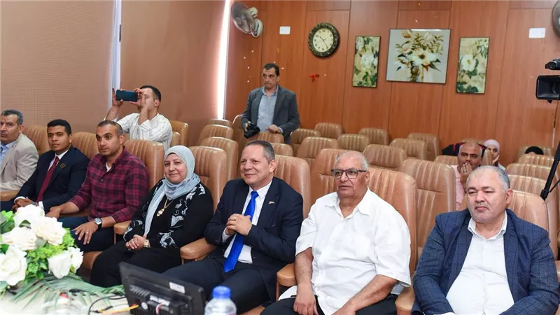 رئيس جامعة دمياط يشهد مناقشة رسالة ماجستير عن التميز المؤسسي