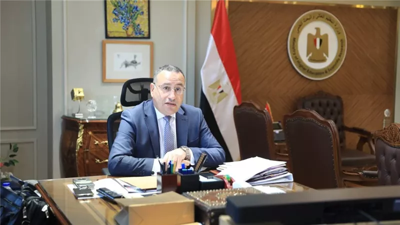 وزير التعليم العالي: يشيد بـ«مركز تميز لصناعة أشباه الموصلات» داخل الجامعة
