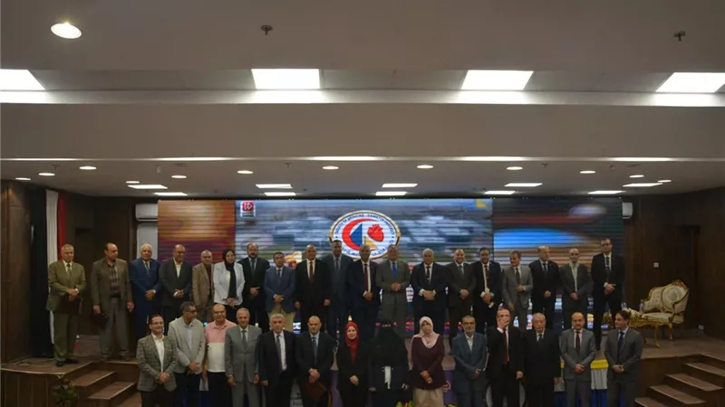 رئيس جامعة دمياط يشهد المؤتمر العلمي الأول لكلية الطب ويؤكد دعم الصحة