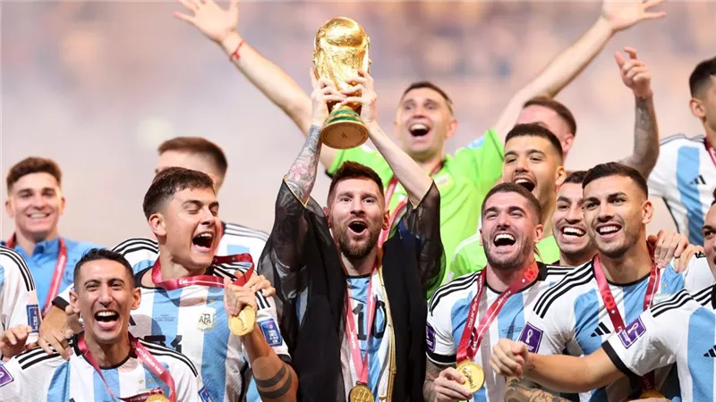 بهدية عراقية.. الأرجنتين تطيح بإسبانيا من صدارة الترتيب العالمي قبل المونديال 