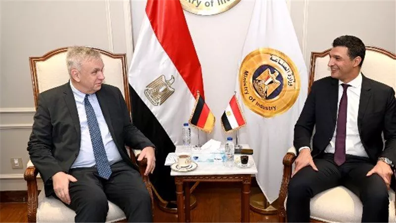وزير الصناعة يبحث مع سفير ألمانيا التعاون الصناعي وتوطين التكنولوجيا في مصر