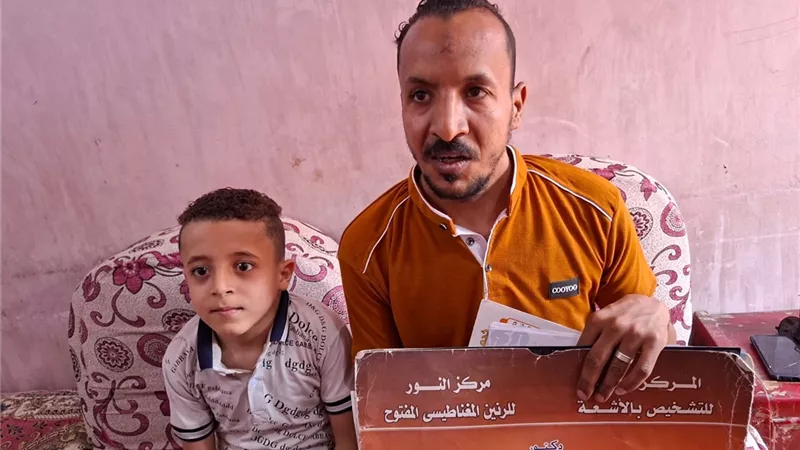 تفاصيل مأساة شاب من سوهاج يصارع الصرع وارتخاء الأعصاب ويكافح لتوفير العلاج