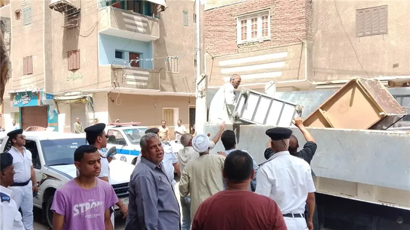 ضبط وتحرير 530 محضر إشغال وحالة تعدٍ على الطريق العام في حملة مكبرة بمدينة قنا