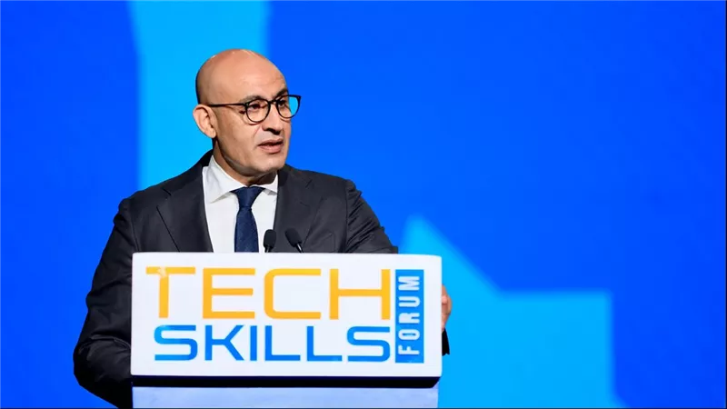 استعدادات اللحظة الأخيرة.. وزير التعليم يشدد على الانضباط داخل لجان الثانوية