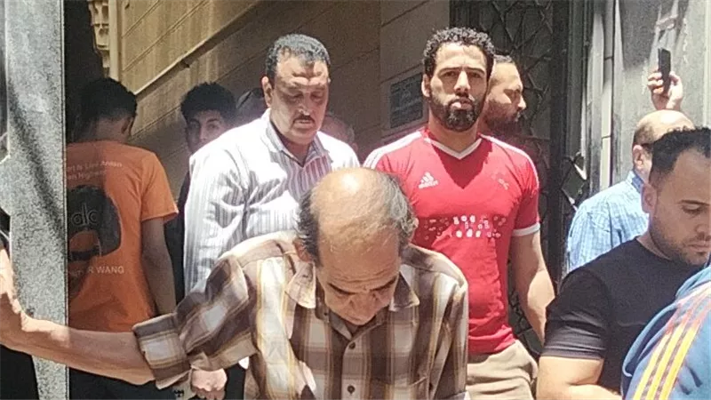 في مشهد مؤثر.. أهالي المحلة الكبرى يشيعون جثمان 